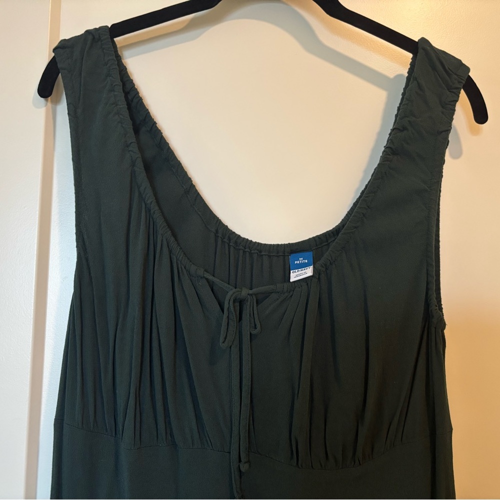 BNWOT Dark Green Sleeveless Dress